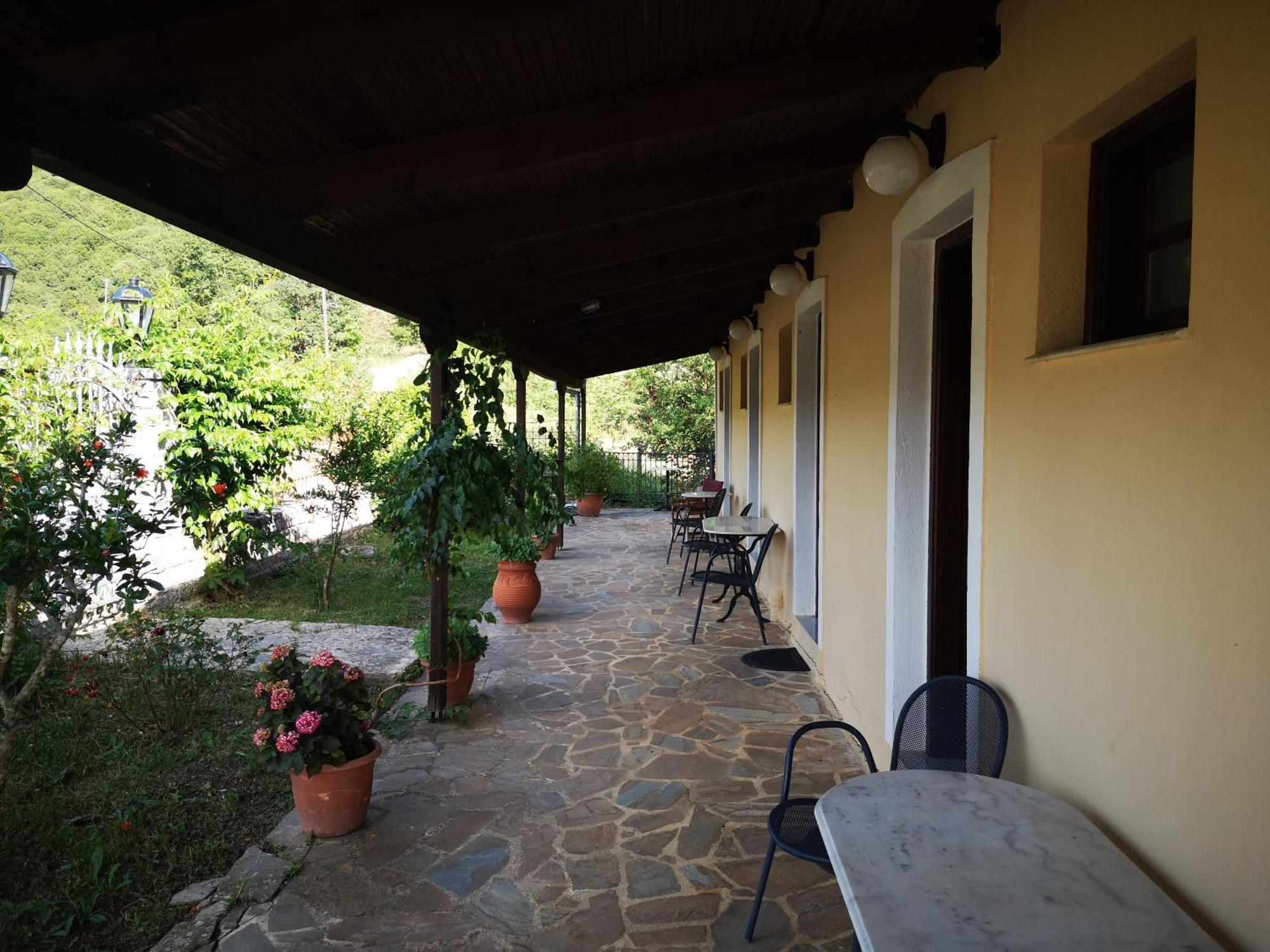 2 Alonia Hotel Anatoliki Frangista Exterior photo