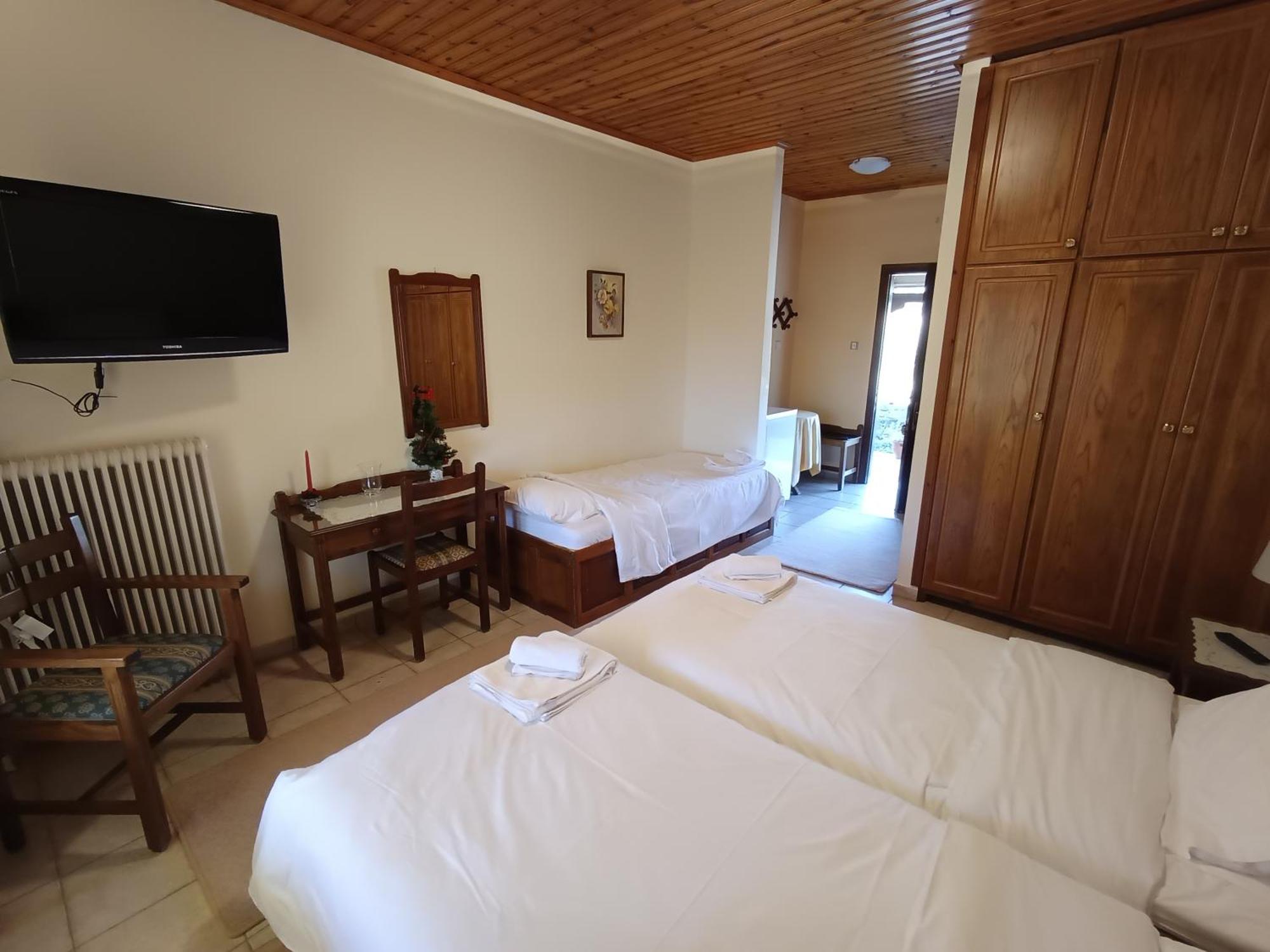 2 Alonia Hotel Anatoliki Frangista Room photo
